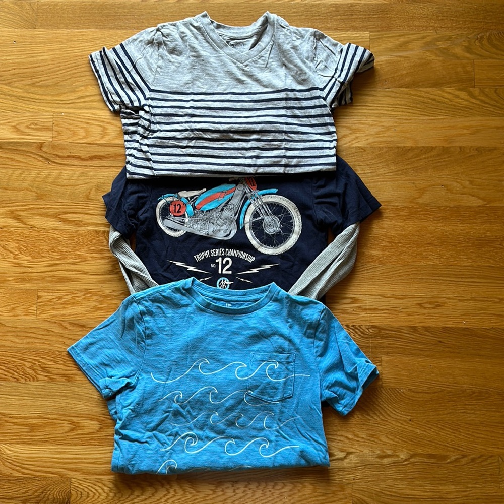 GAP boys size medium 8 three tshirts